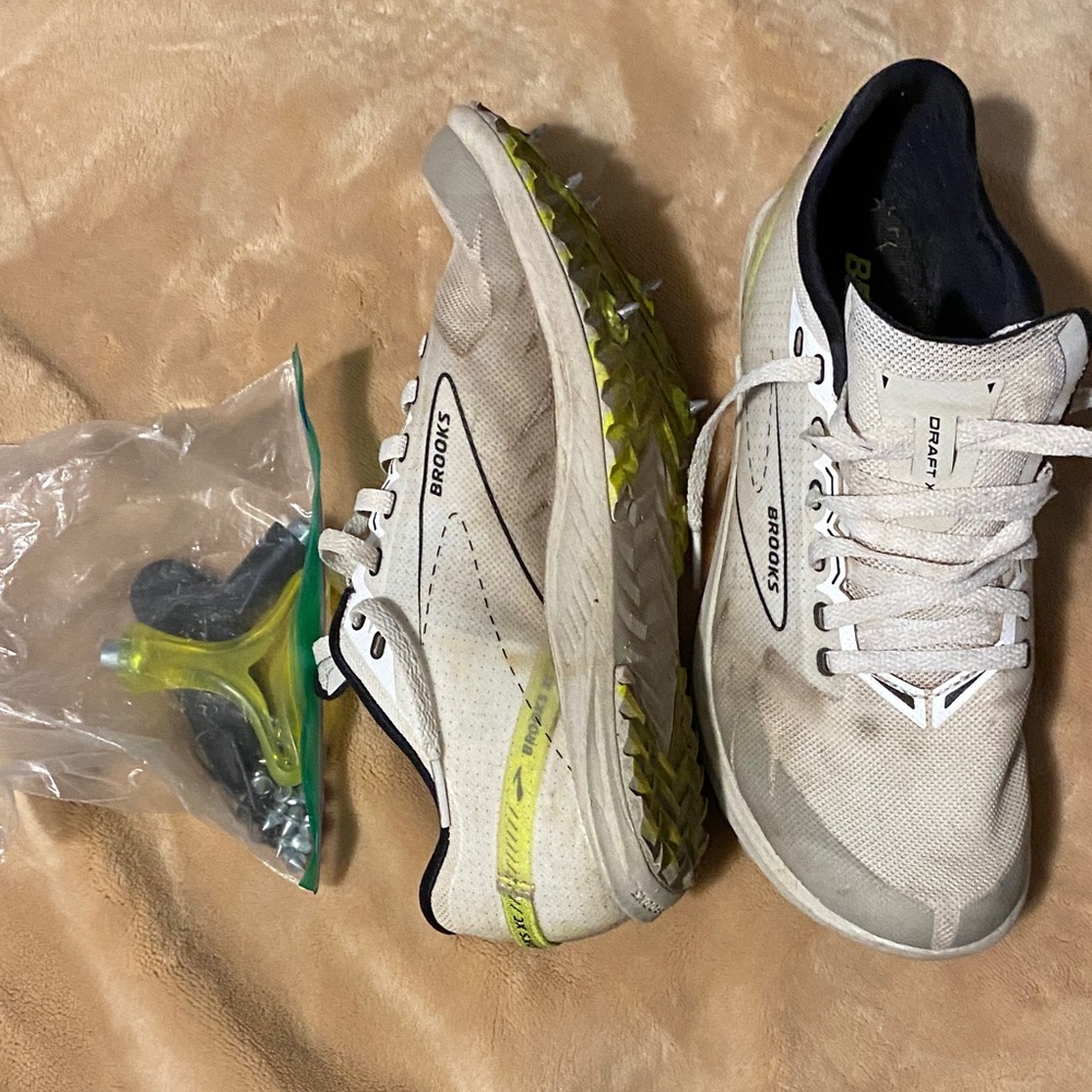 Brooks Draft XC Running Shoes with Spikes Sz 7.5